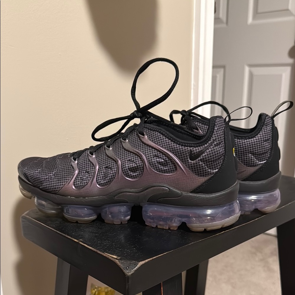 Nike Vapormax Plus Sneakers - Picture 2 of 7